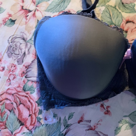 Victoria Secret Women’s Underwire and Push Bra Size 32 DDD in Balck - Picture 2 of 6